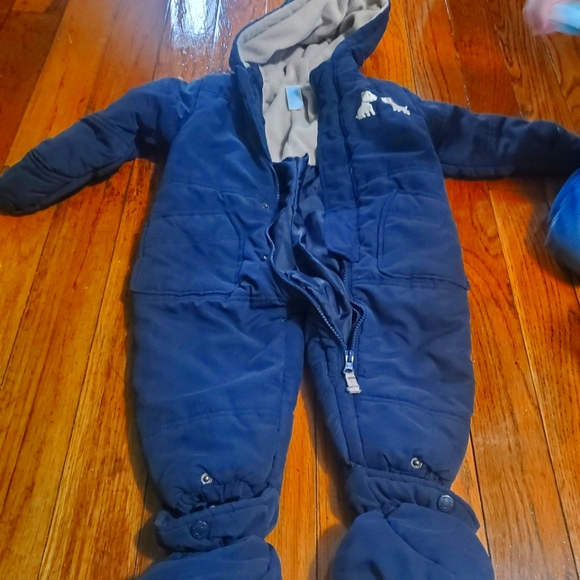 Carters snowsuit - Picture 1 of 2